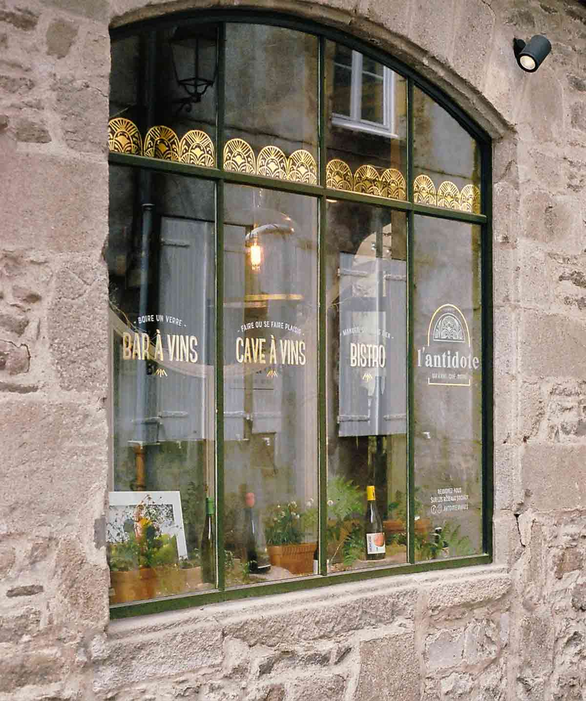 L'antidote suzette communication creation vitrine antidote vannes